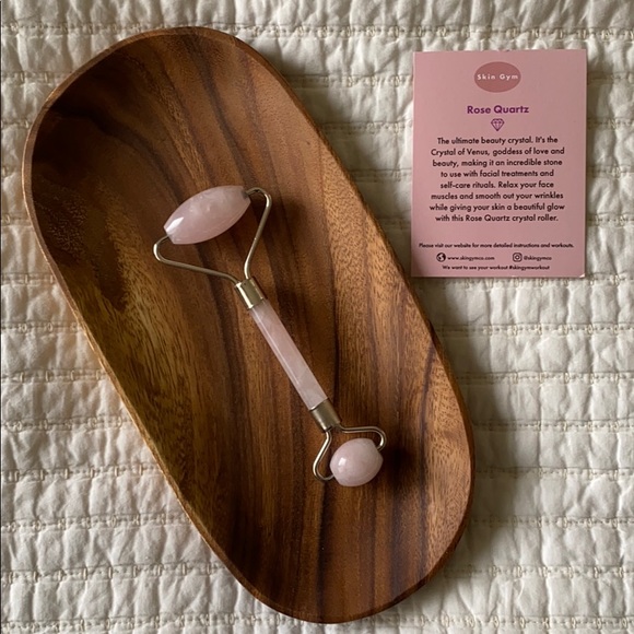 Skin Gym Rose Quartz Face Roller - Picture 2 of 6